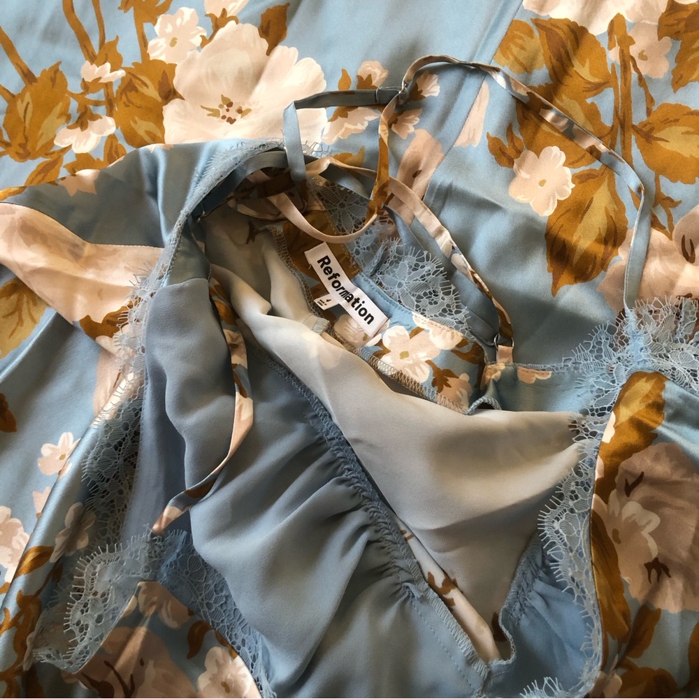 ✨ SALE✨ EUC Reformation Maysen Silk Dress - Serene - Picture 7 of 9